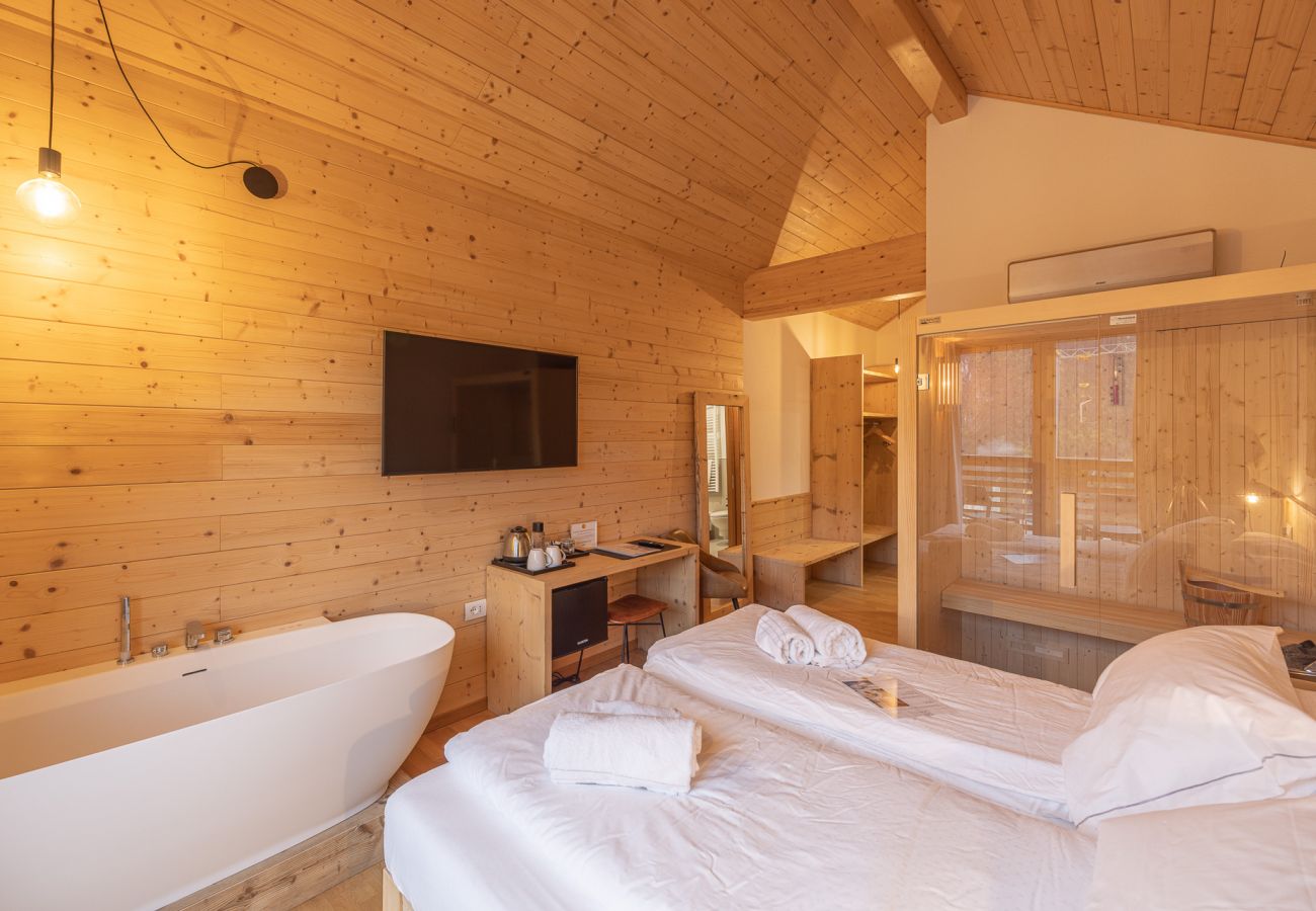 Hotel a Pieve di Cadore - B&B GIALLO - Camera Wellness Genzianella