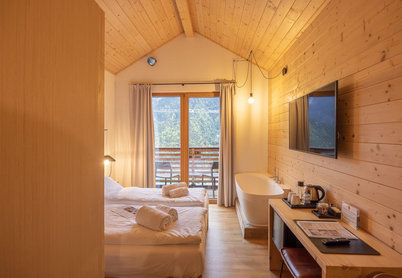 Hotel a Pieve di Cadore - B&B GIALLO - Camera Wellness Genzianella