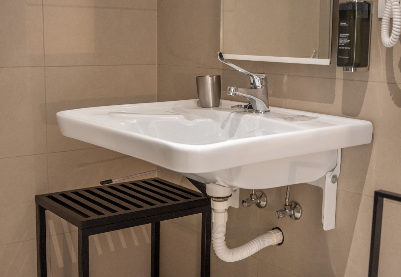 Affitto per camere a Pieve di Cadore - B&B GIALLO - Camera Menta con bagno per disabili
