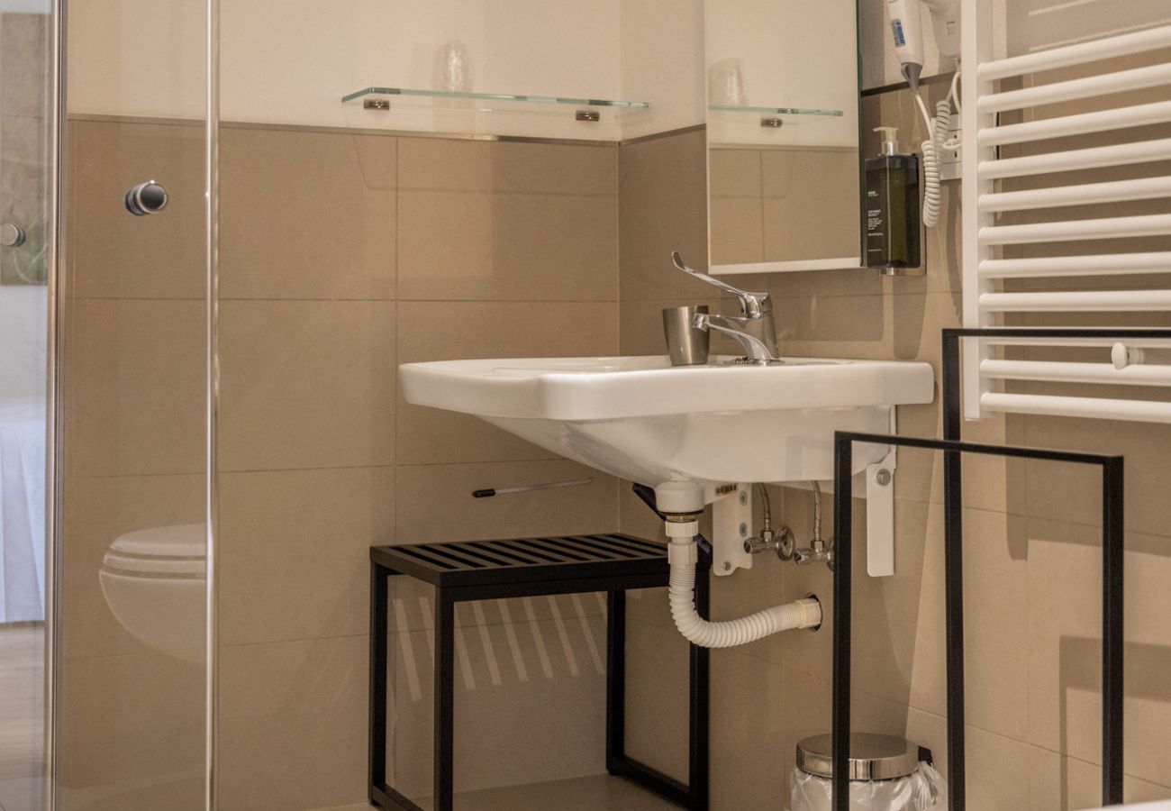 Hotel a Pieve di Cadore - B&B GIALLO - Camera Menta con bagno per disabili