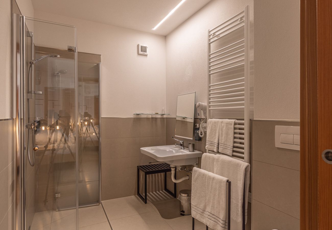 Affitto per camere a Pieve di Cadore - B&B GIALLO - Camera Menta con bagno per disabili