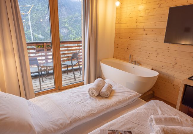  a Pieve di Cadore - B&B GIALLO - Camera Wellness Raponzolo