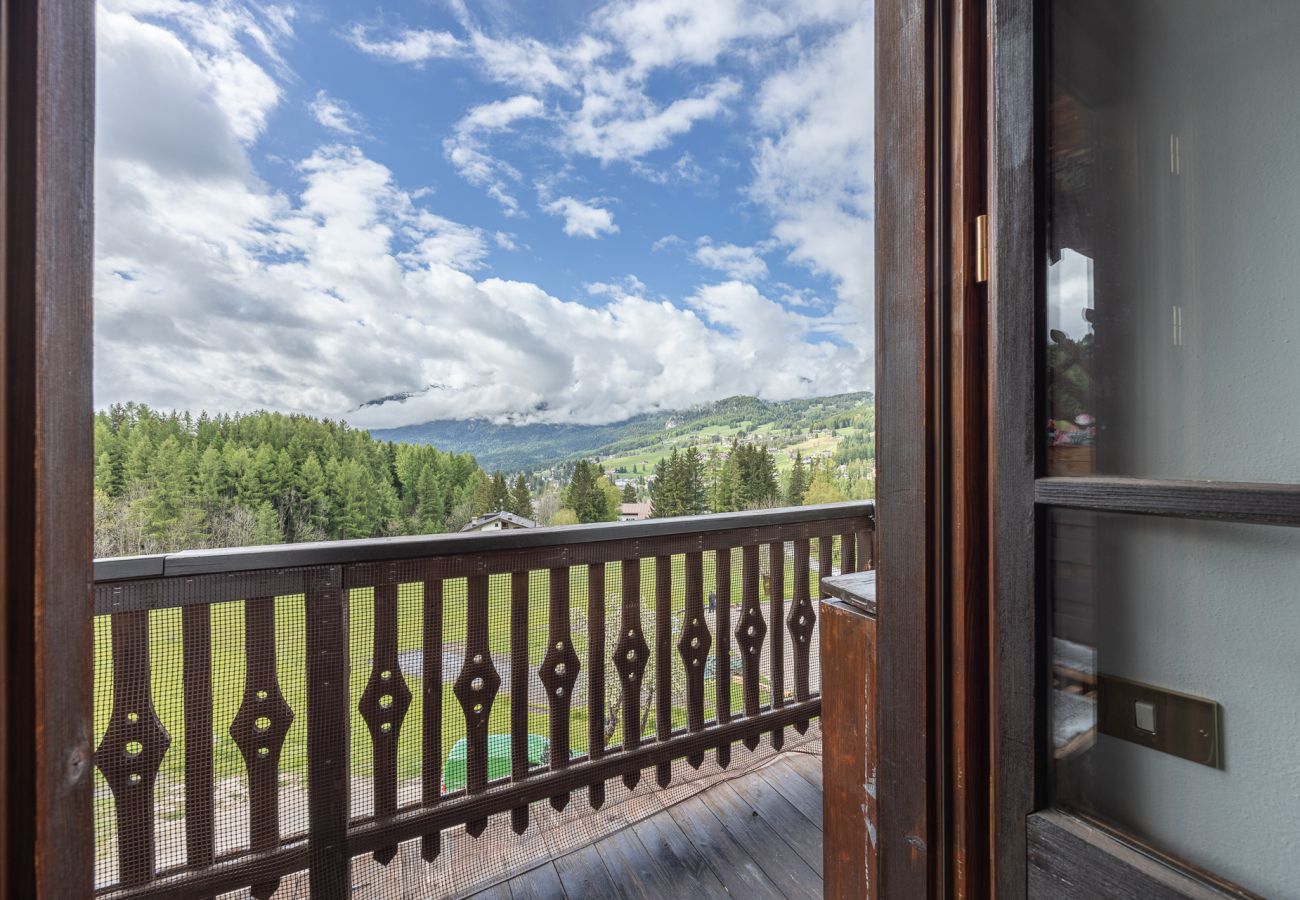 Appartamento a Cortina d´Ampezzo - Casa Blue Lodge, panoramica e confortevole