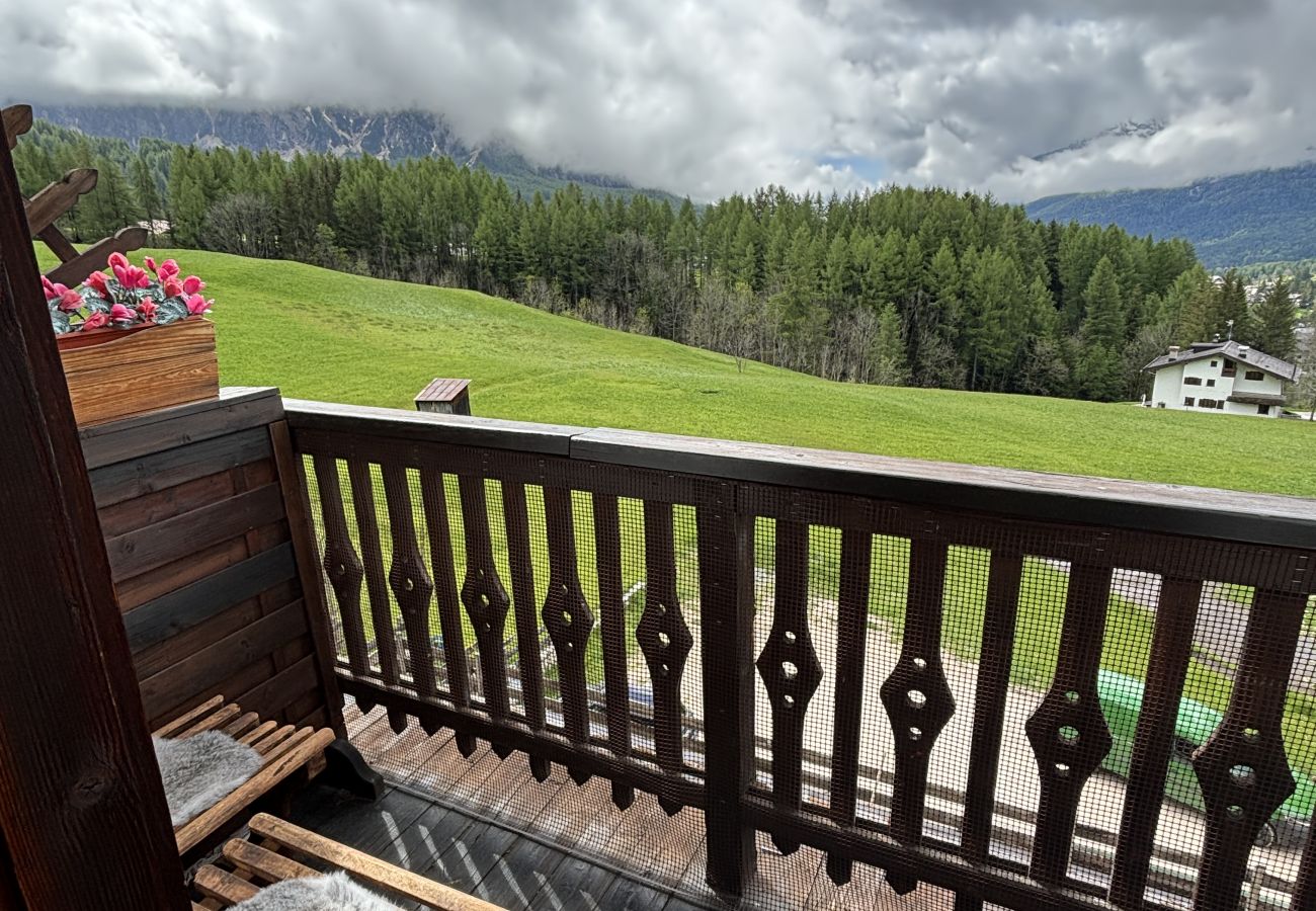 Appartamento a Cortina d´Ampezzo - Casa Blue Lodge, panoramica e confortevole