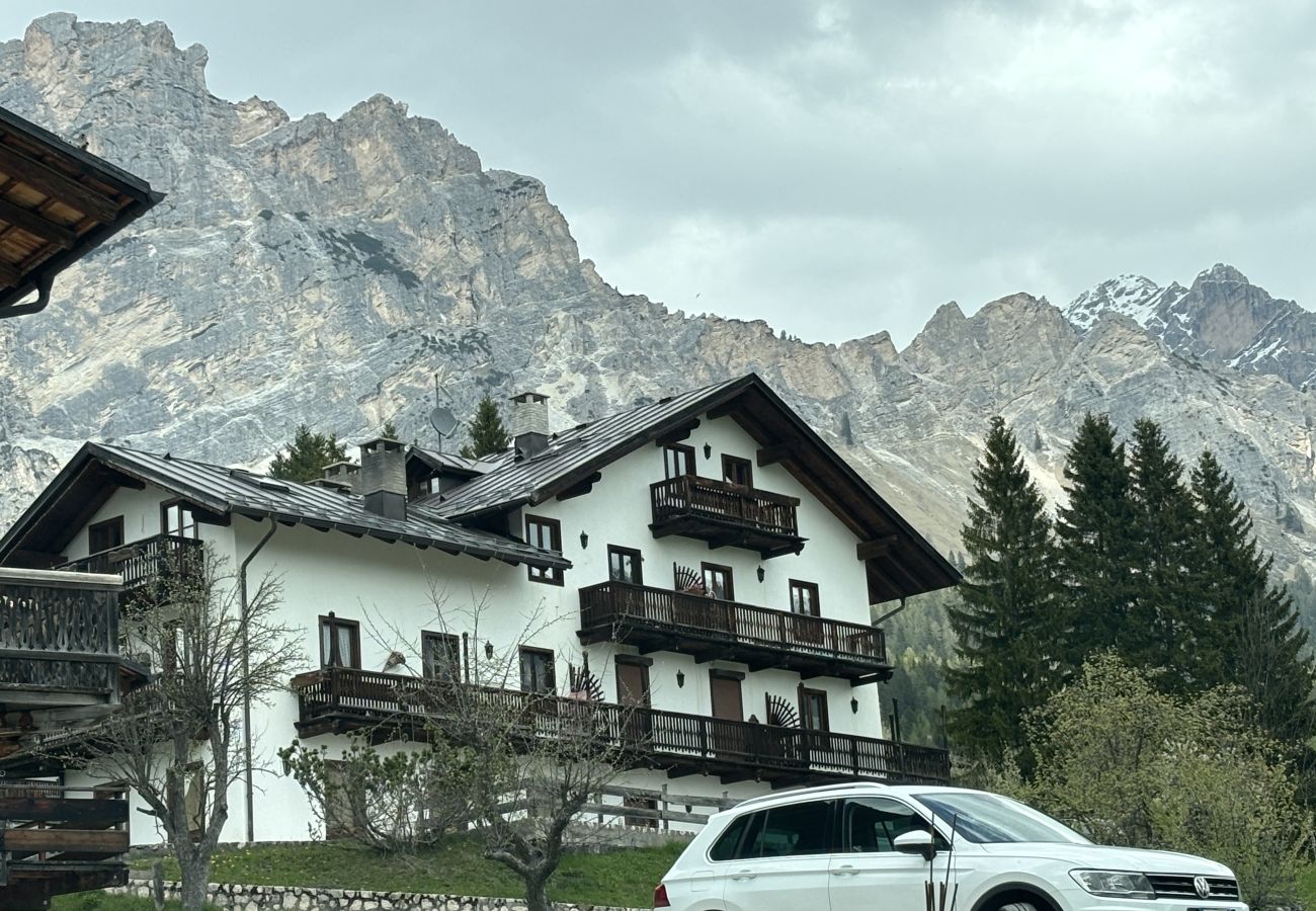 Appartamento a Cortina d´Ampezzo - Casa Blue Lodge, panoramica e confortevole
