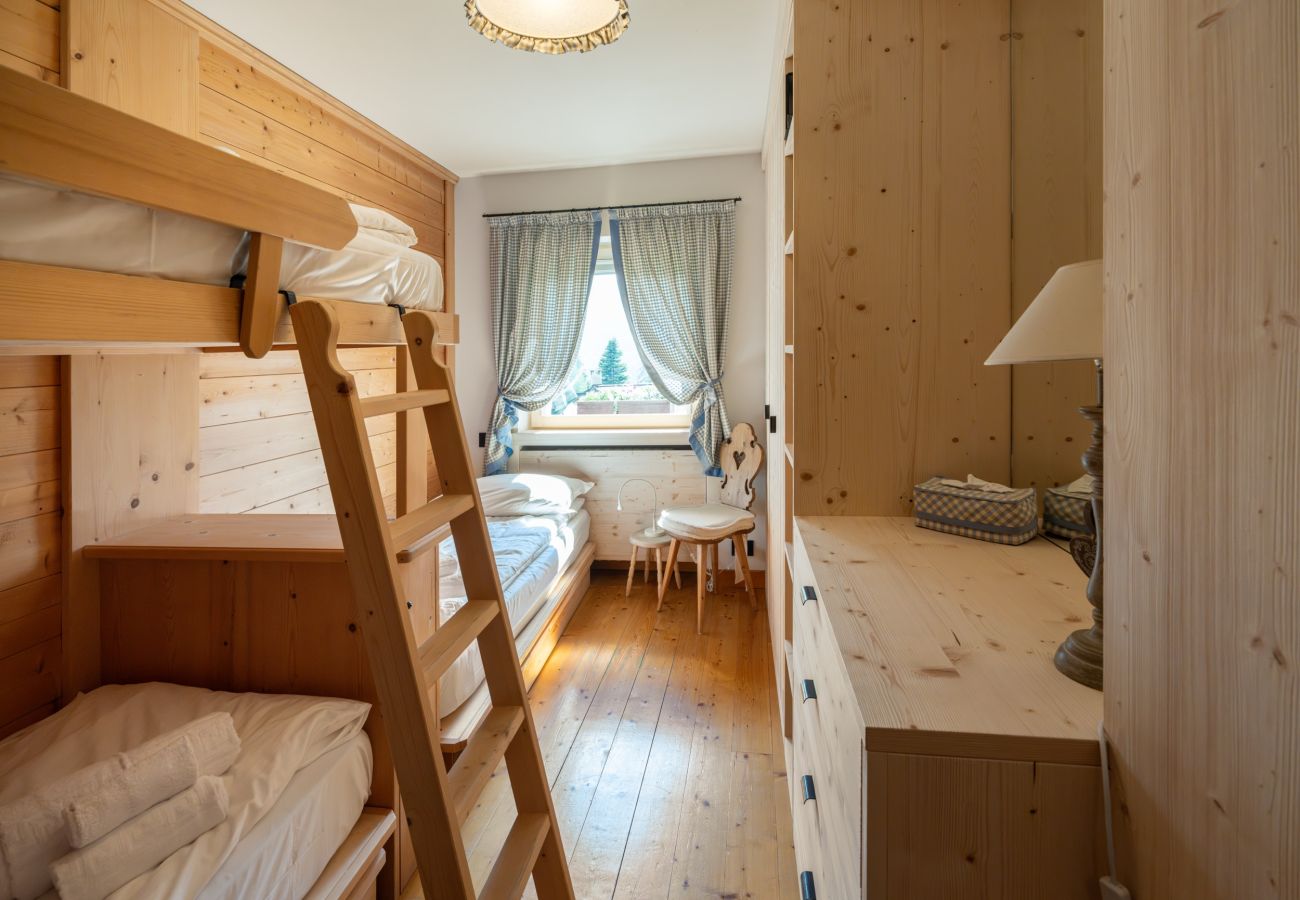 Appartamento a Cortina d´Ampezzo - Casa Cosulich, elegante con patio arredato e vista Dolomiti