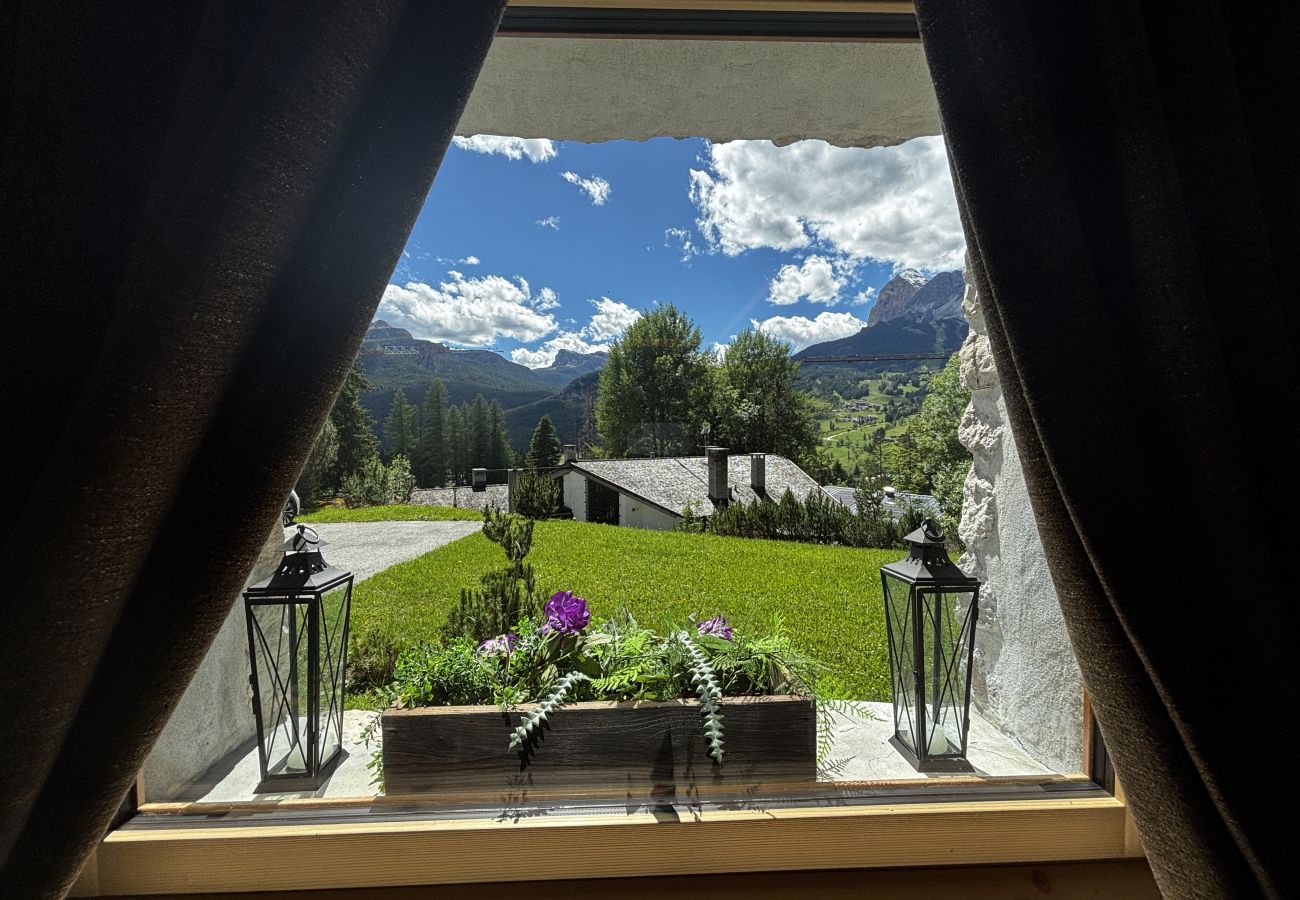 Appartamento a Cortina d´Ampezzo - Casa Cosulich, elegante con patio arredato e vista Dolomiti