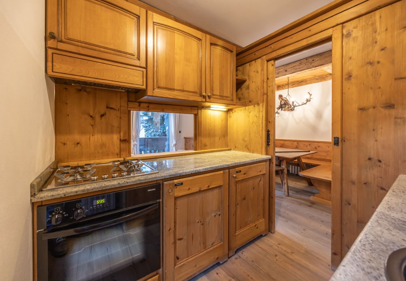 Appartamento a Cortina d´Ampezzo - Casa Ampezzo, in centro con balcone e parcheggio 
