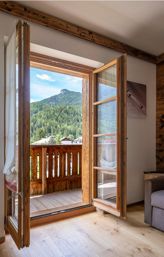 Chalet Ines, accogliente chalet alpino perfetto per vacanze in montagna, tra tranquillità, tradizione e comfort moderni.