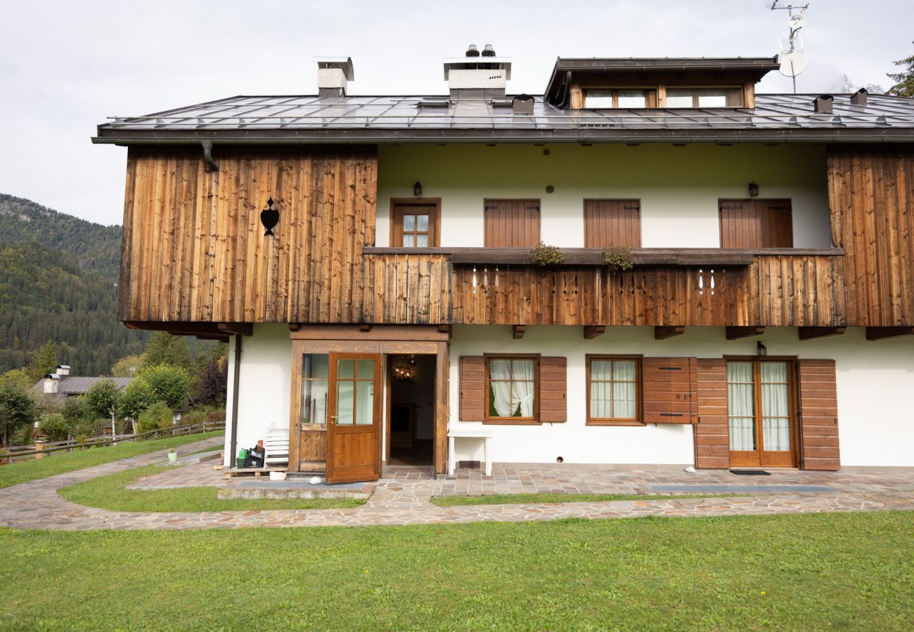 Ferienwohnung in San Vito di Cadore - Casa Belvedere 1  with Dolomites view