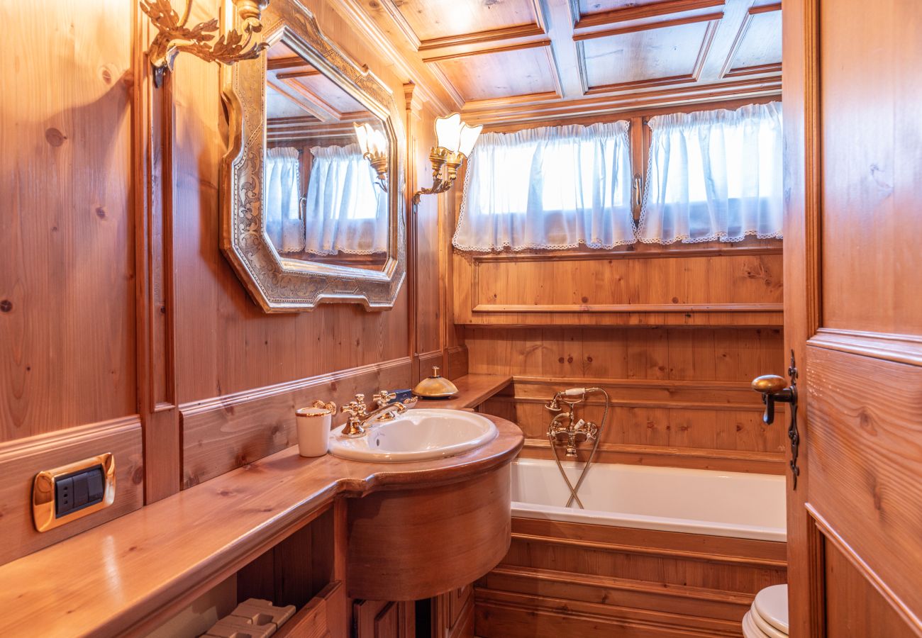 Ferienwohnung in Cortina d´Ampezzo - Casa Cirmoli, ein gemütliches Dachgeschoss im Grünen