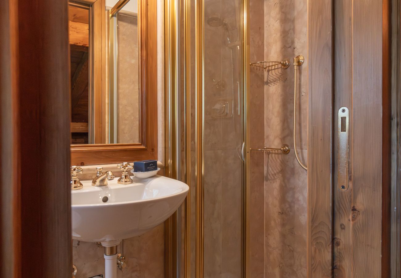 Ferienwohnung in Cortina d´Ampezzo - Casa Cirmoli, ein gemütliches Dachgeschoss im Grünen