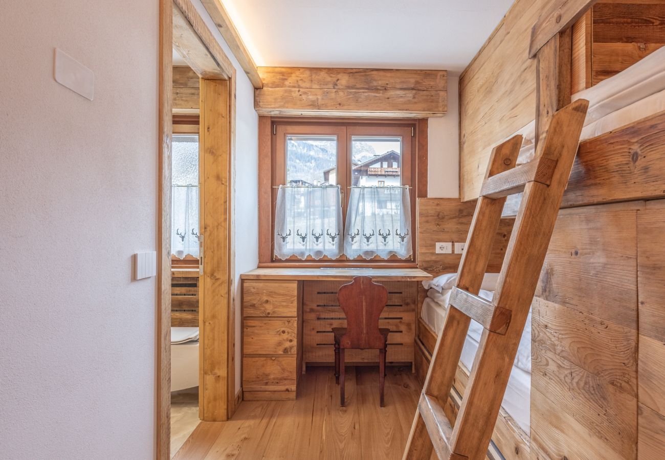 Apartment in Cortina d´Ampezzo - Ca' Dolomiti, luxurious, panoramic and close to the center and the slopes
