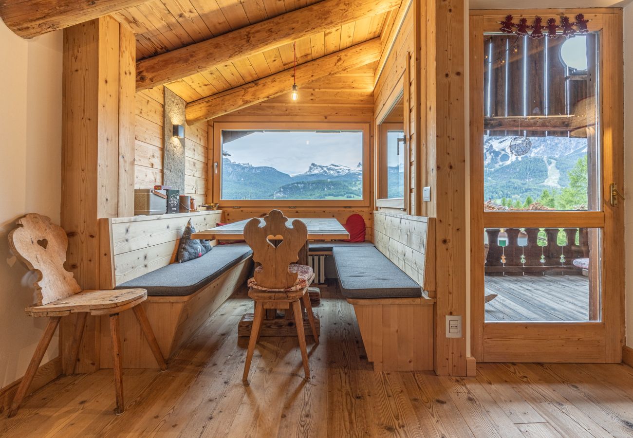 Apartment in Cortina d´Ampezzo - Casa Verocip, a panoramic attic with a view of the Dolomites
