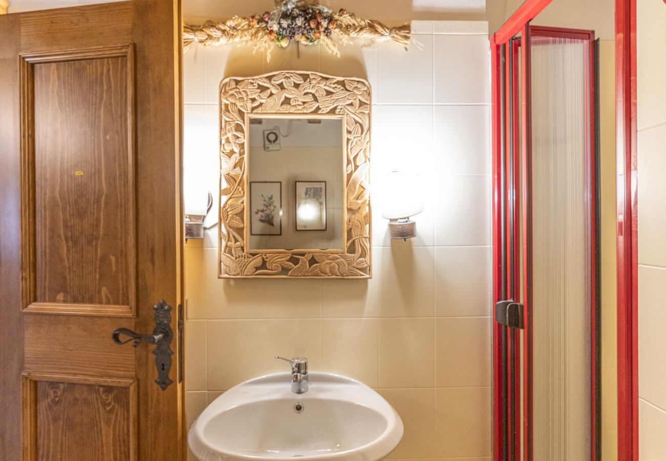 Apartment in San Vito di Cadore -  Casa Scoiattolo, with panoramic balcony