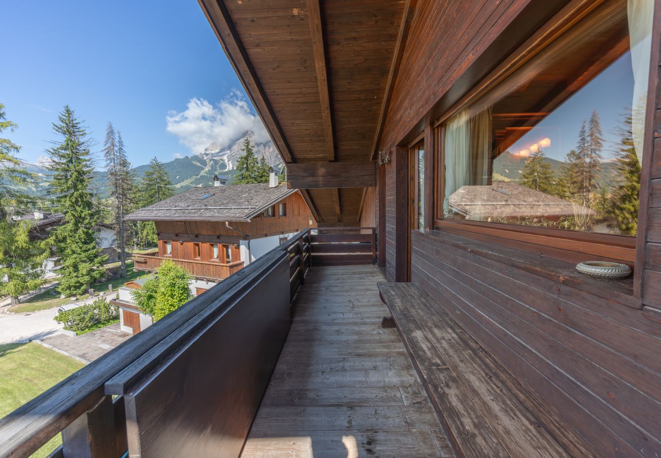 Apartment in Cortina d´Ampezzo - Casa Cirmoli, a cozy attic surrounded by greenery