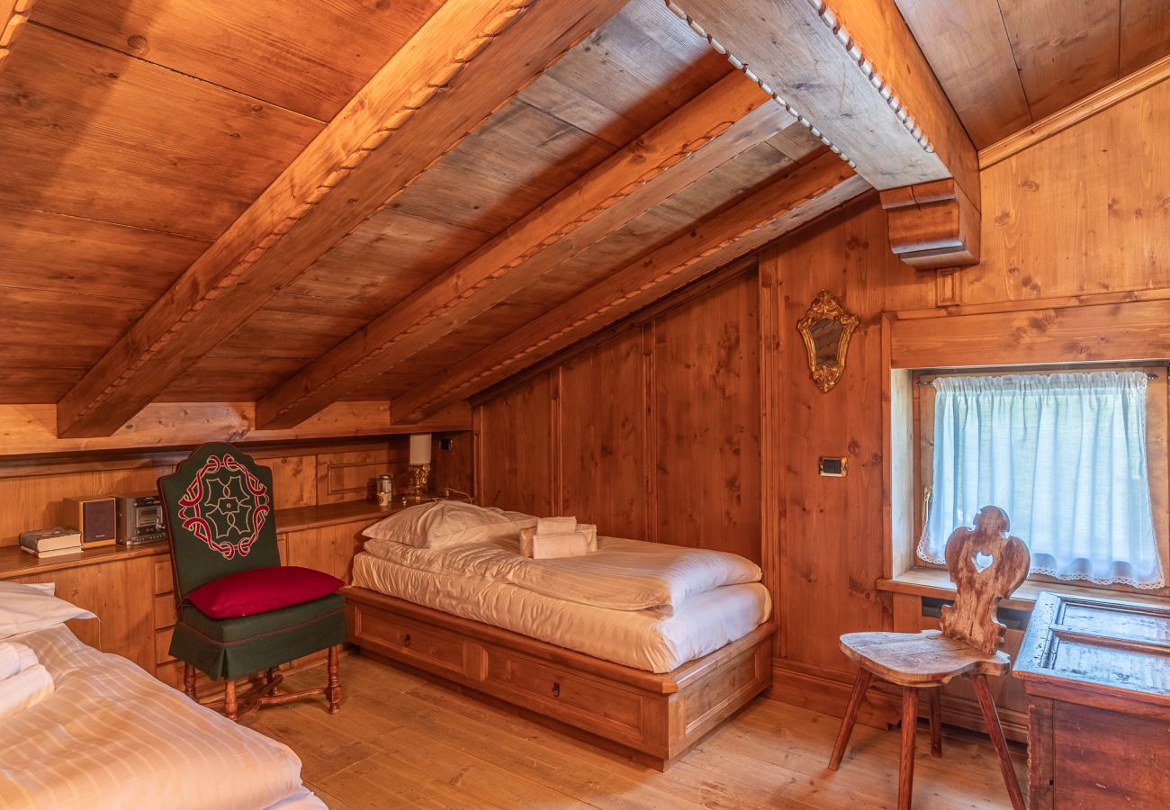 Apartment in Cortina d´Ampezzo - Casa Cirmoli, a cozy attic surrounded by greenery
