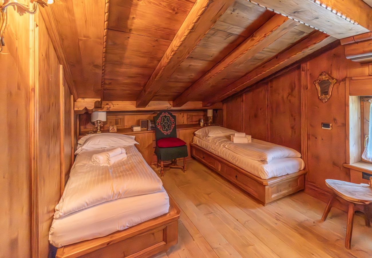 Apartment in Cortina d´Ampezzo - Casa Cirmoli, a cozy attic surrounded by greenery
