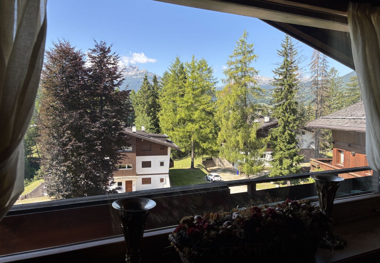 Apartment in Cortina d´Ampezzo - Casa Cirmoli, a cozy attic surrounded by greenery