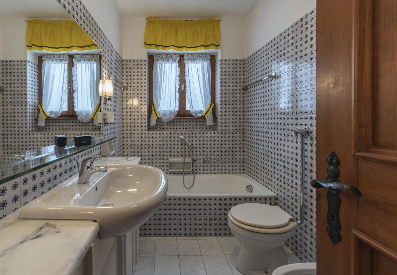 Apartment in Cortina d´Ampezzo - Casa Coccola, panoramic and surrounded by nature