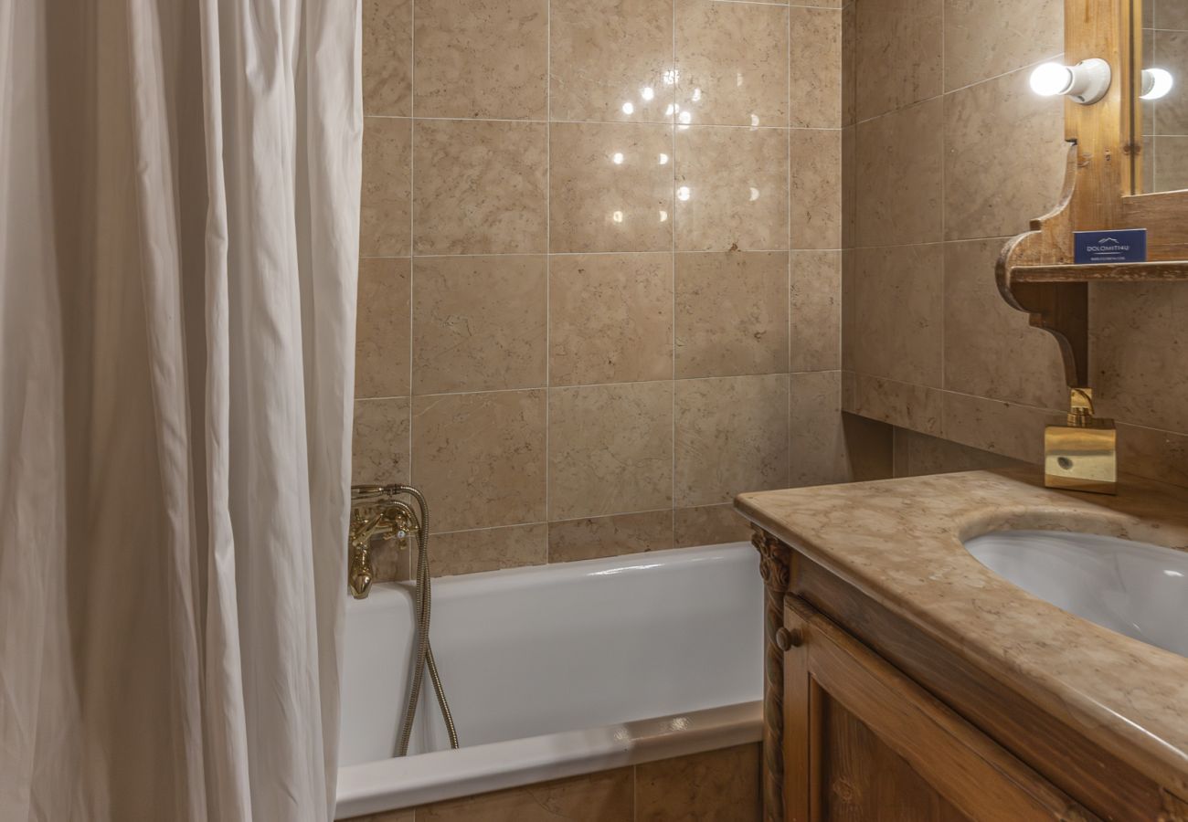 Apartment in Cortina d´Ampezzo - Casa Verzi: convenience and comfort in the heart of the city.