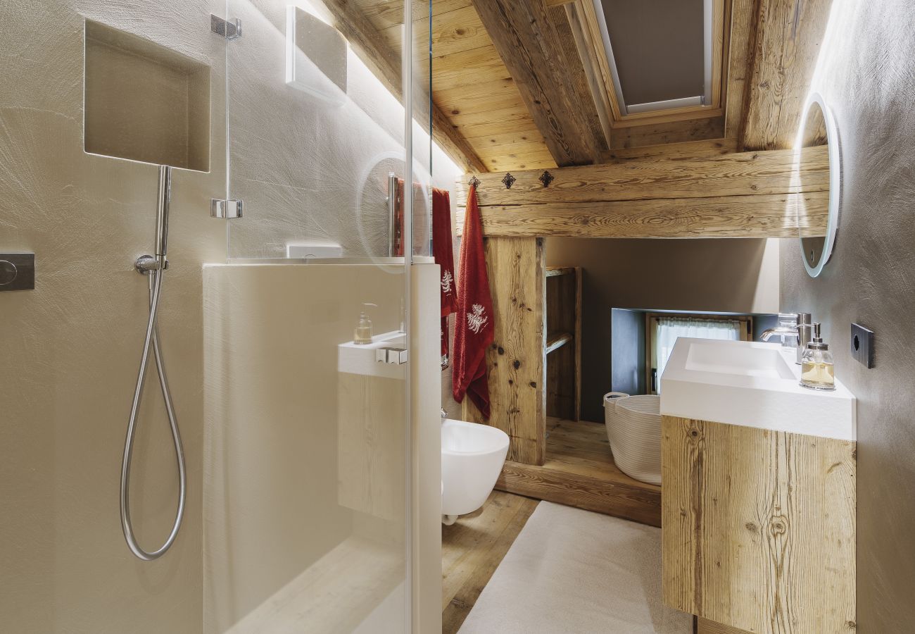 Apartment in Cortina d´Ampezzo - Casa Villa Diana, on the ski slopes with a panoramic balcony