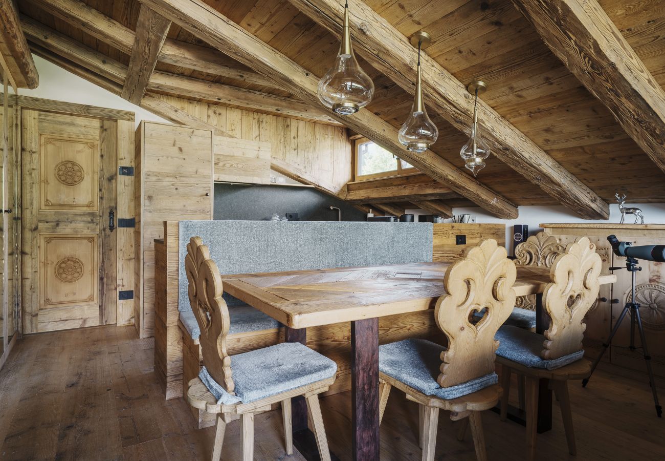 Apartment in Cortina d´Ampezzo - Casa Villa Diana, on the ski slopes with a panoramic balcony