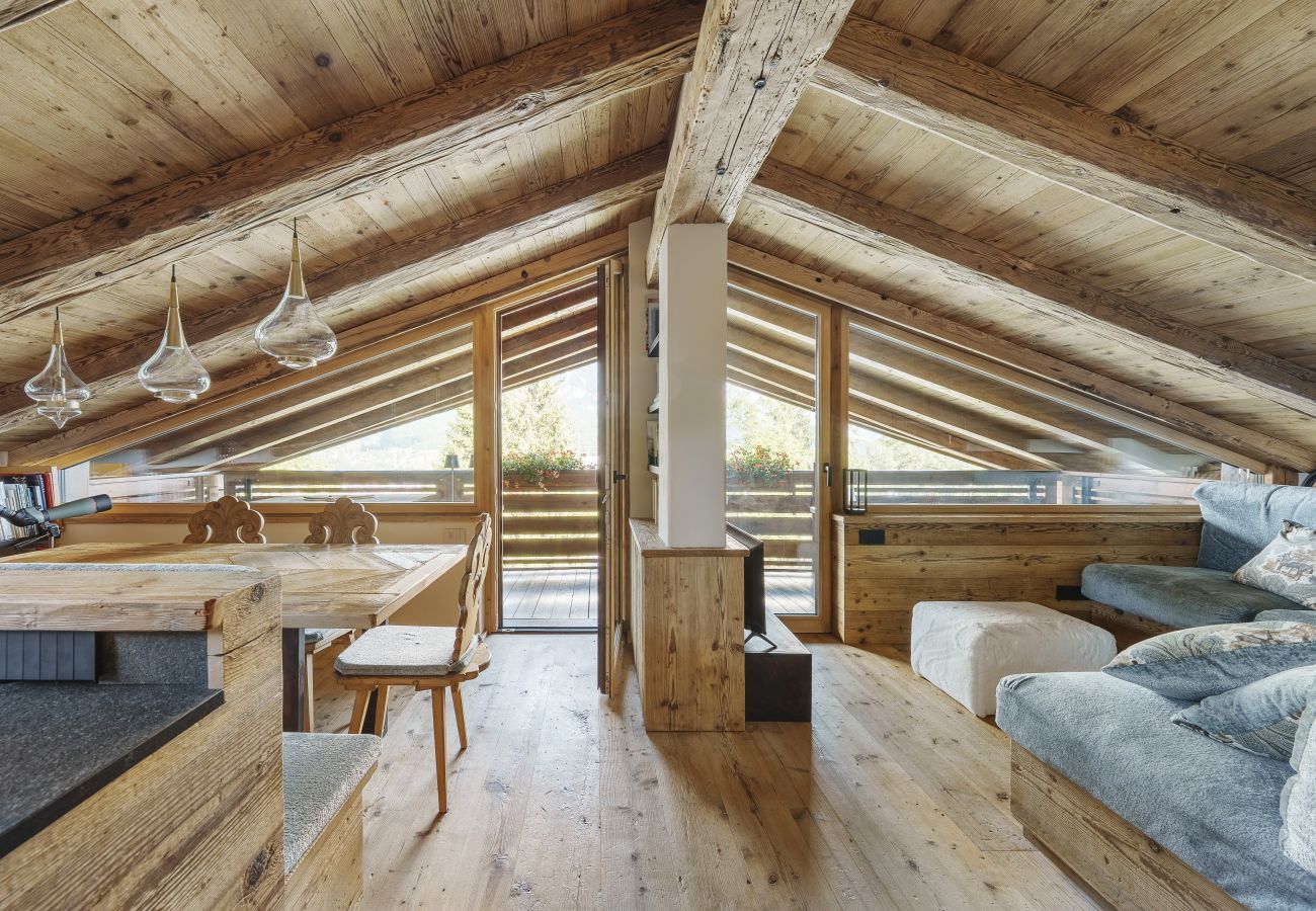 Apartment in Cortina d´Ampezzo - Casa Villa Diana, on the ski slopes with a panoramic balcony