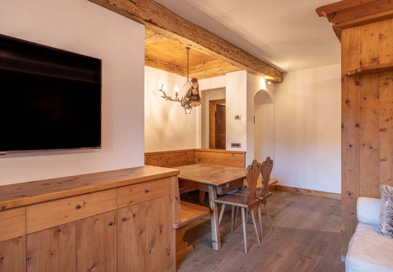 Apartment in Cortina d´Ampezzo - Casa Ampezzo, in the town center with balcony and parking area