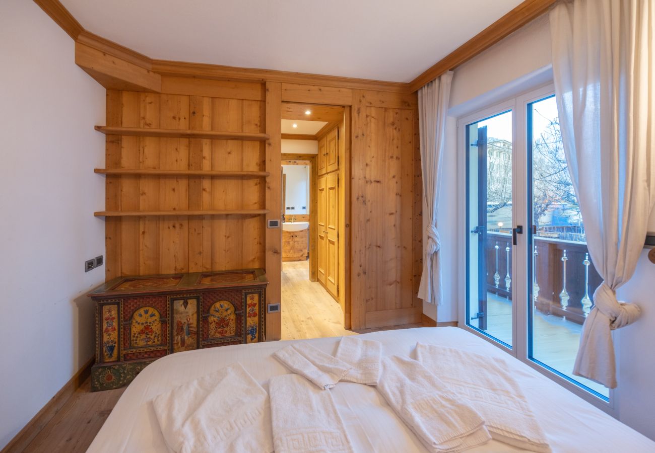 Apartment in Cortina d´Ampezzo - Casa Ampezzo, in the town center with balcony and parking area