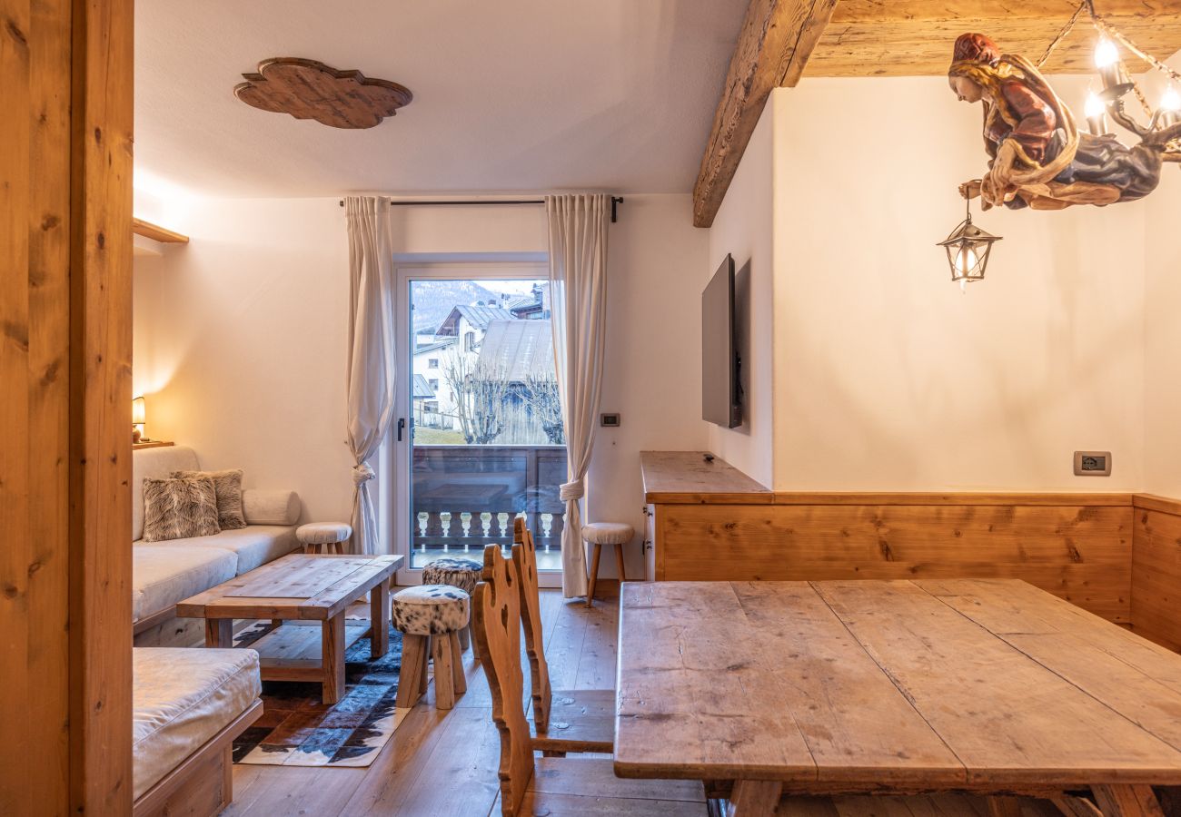 Apartment in Cortina d´Ampezzo - Casa Ampezzo, in the town center with balcony and parking area