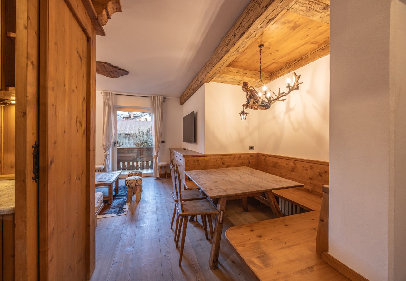 Apartment in Cortina d´Ampezzo - Casa Ampezzo, in the town center with balcony and parking area