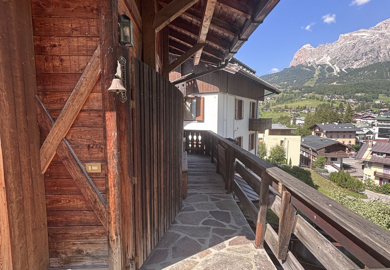 Apartment in Cortina d´Ampezzo - Casa di Gio, close to the center with balcony and beautiful views
