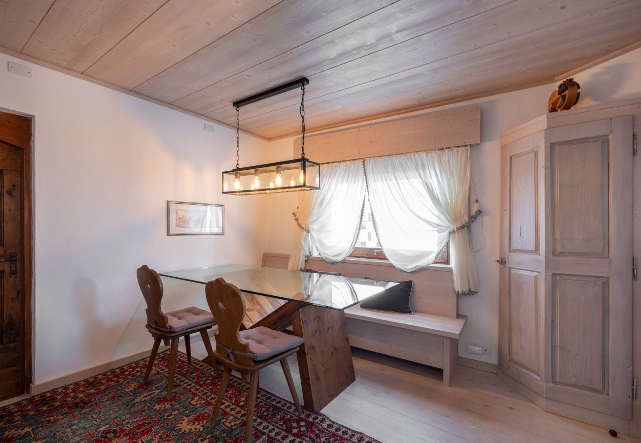 Apartment in Cortina d´Ampezzo - Casa di Gio, close to the center with balcony and beautiful views