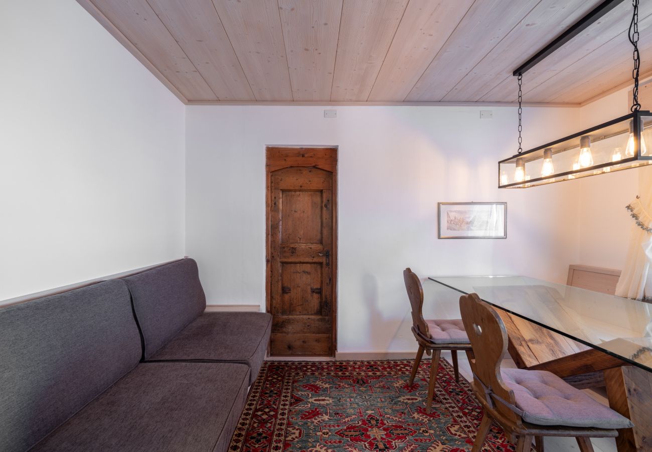 Apartment in Cortina d´Ampezzo - Casa di Gio, close to the center with balcony and beautiful views
