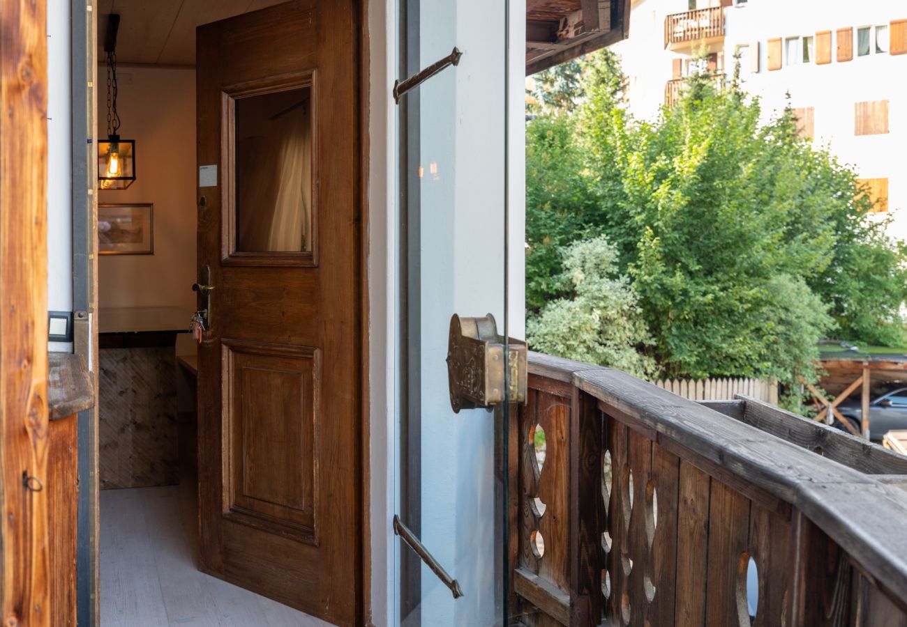 Apartment in Cortina d´Ampezzo - Casa di Gio, close to the center with balcony and beautiful views