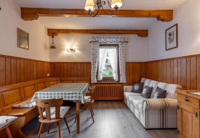  in Cortina d´Ampezzo - Casa Alberti, with a panoramic balcony and parking